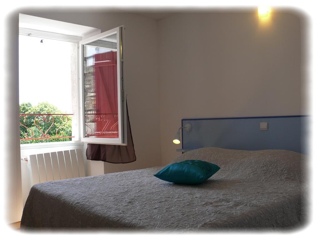 Auberge De La Couronne Lablachère Δωμάτιο φωτογραφία